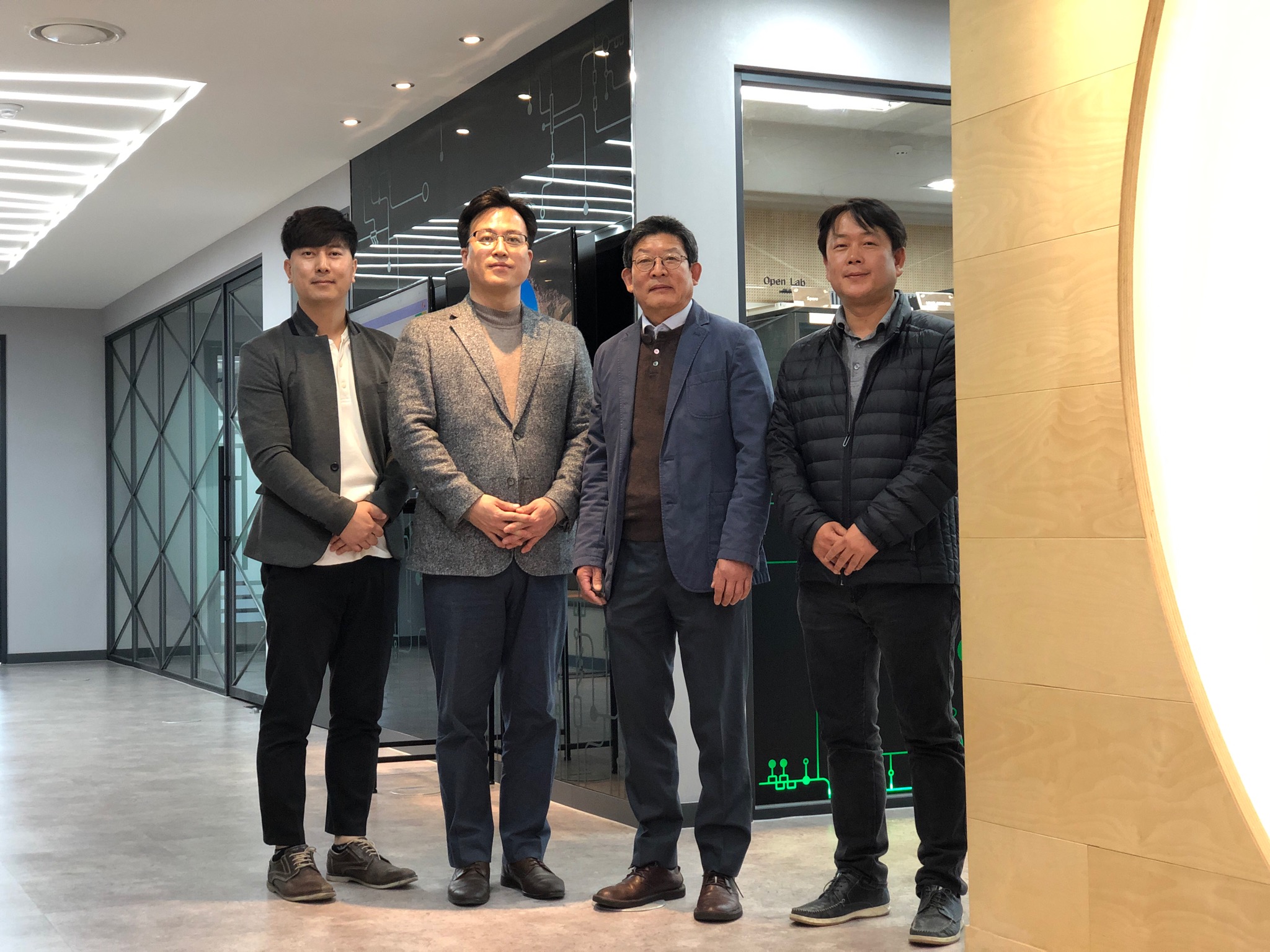 단체 컷.jpg