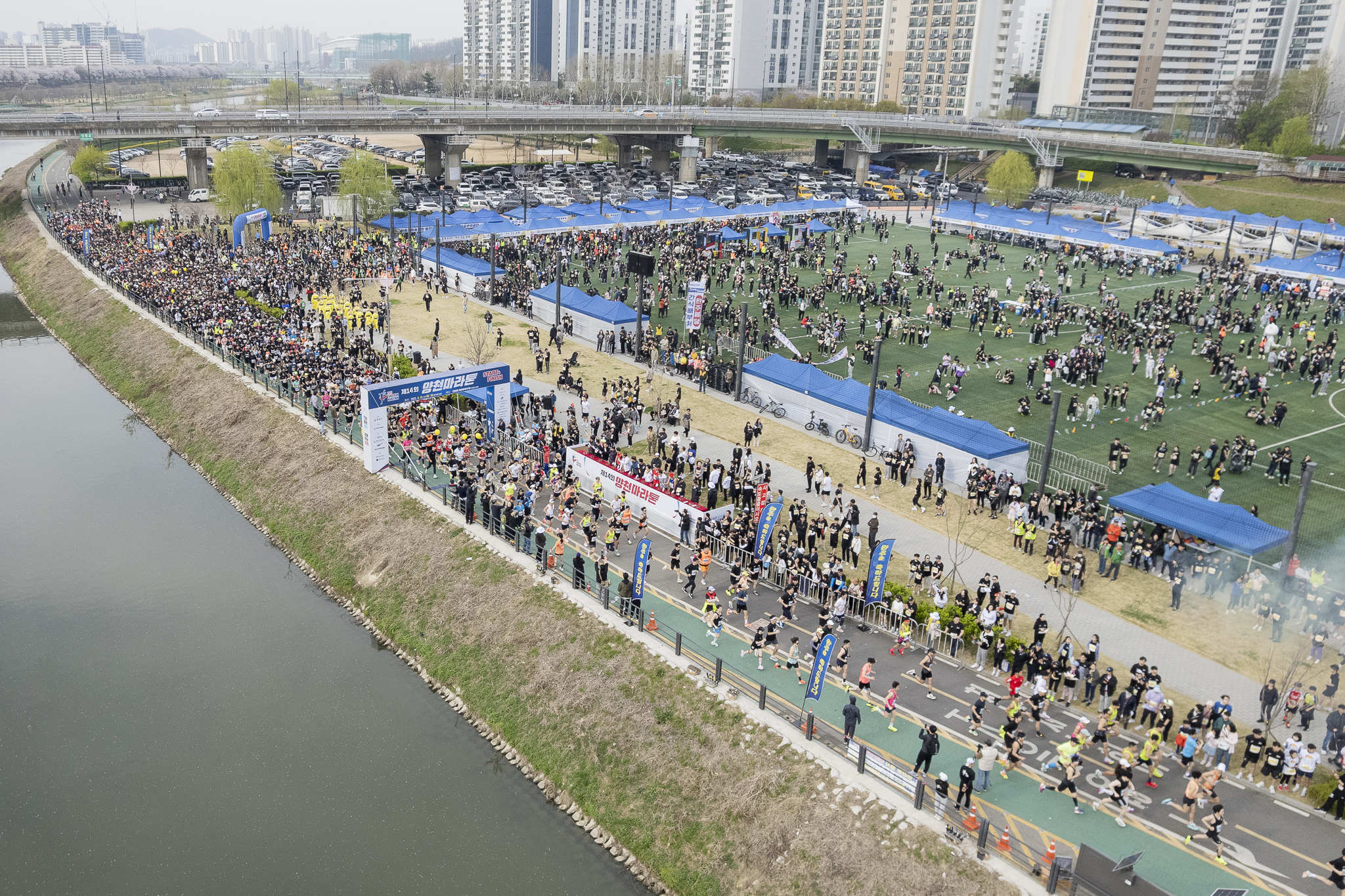 2025-04-12 제14회 양천마라톤_드론-22.jpg
